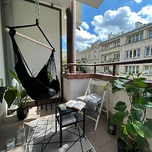Oomph Center Well Designed With Balcony Apartament